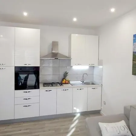 Apartment New With Jacuzzi Dugi Rat